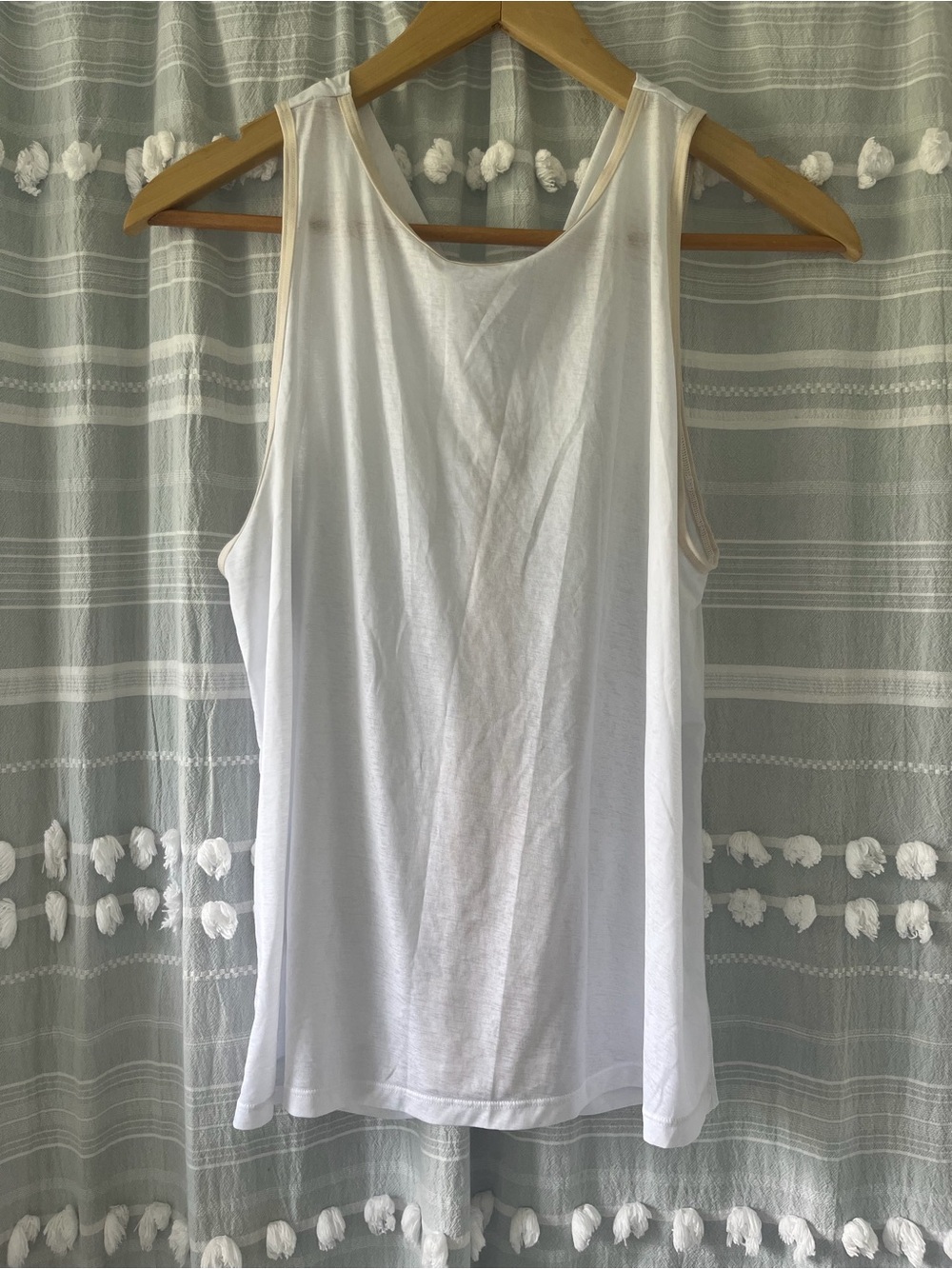 lululemon athletica White Sleeveless Athletic Tank- size 10
